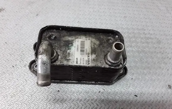 Volvo XC90 Oil filter mounting bracket 8677973