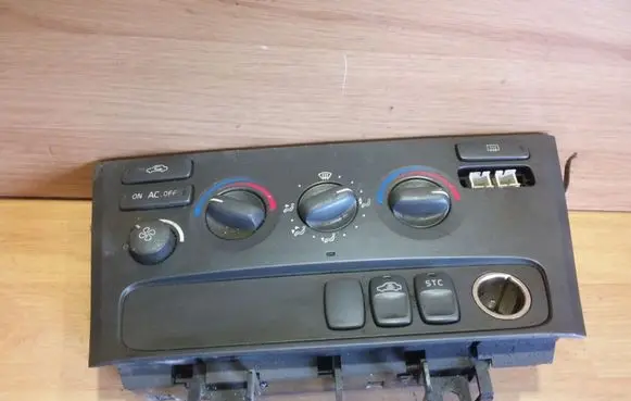 Volvo S60 Climate control unit 8682928