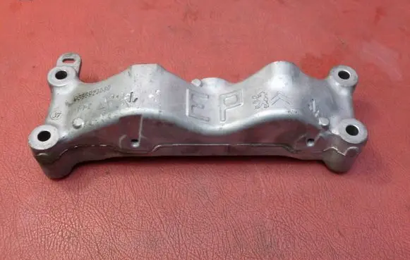 Peugeot 308 Engine mounting bracket 9655923080