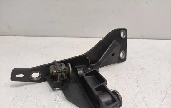 Audi A4 S4 B7 8E 8H Front bumper mounting bracket 8E0805364