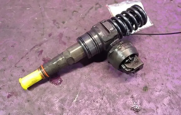Ford Galaxy Fuel injector 
