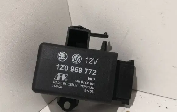 Skoda Octavia Mk2 (1Z) Seat heating relay 1Z0959772