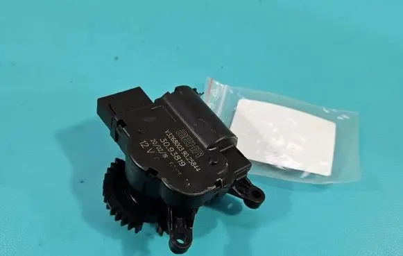 Skoda Fabia Mk3 (NJ) A/C air flow flap actuator/motor V326800390 IMPRK1576369
