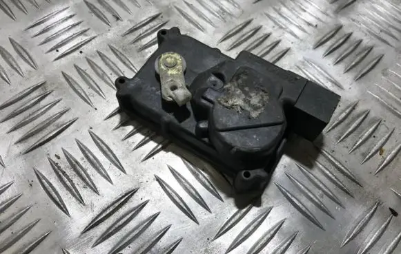 Mitsubishi Carisma Central locking motor 