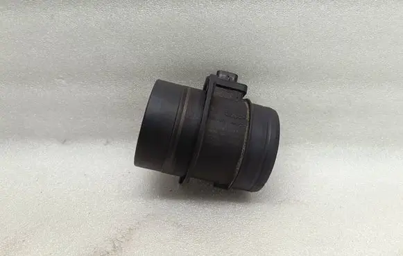 Volkswagen Touran II Mass air flow meter 03L906461A 20110317 281135822