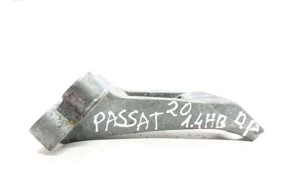 Volkswagen PASSAT B8 Engine mounting bracket 04E199207J