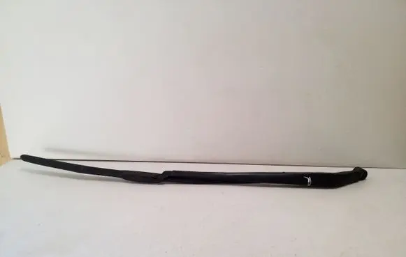 Front wiper blade arm