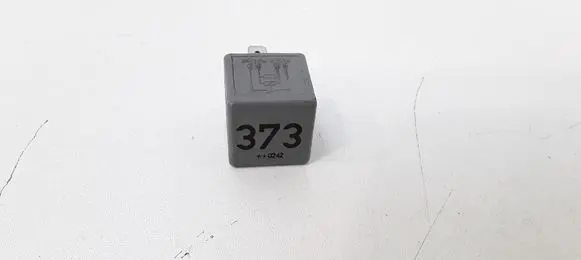 Volkswagen PASSAT B5.5 Other relay 8D0951253A
