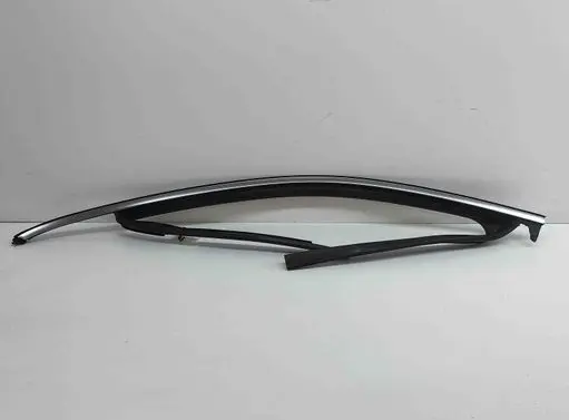 Audi Q3 F3 Front door glass trim molding 83A837431