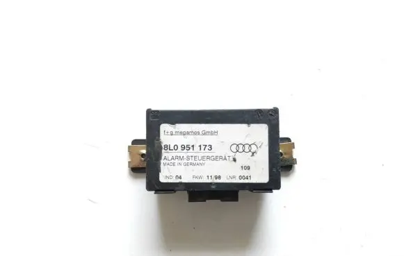 Audi A8 S8 D2 4D Alarm control unit/module 8L0951173