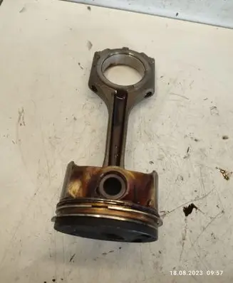 Volvo V60 Piston with connecting rod