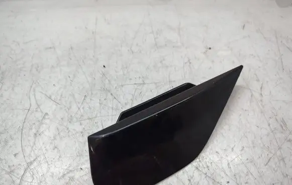 Rear fender molding trim