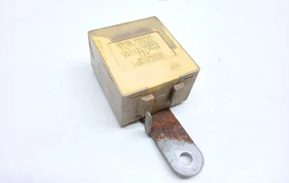 Toyota Corolla E90 Window wiper relay 8594012030 0521001461