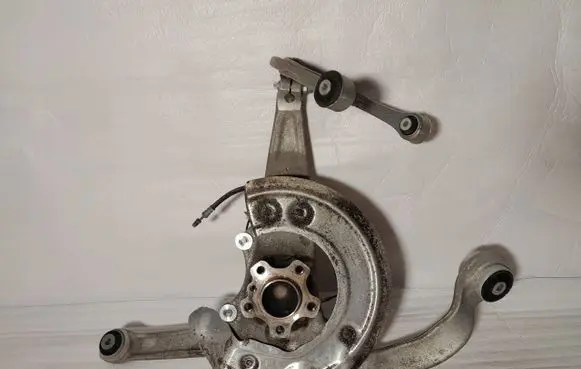 BMW 7 G11 G12 Front wheel hub spindle knuckle 6899176