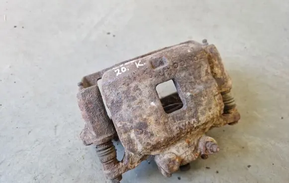 Mitsubishi L200 Front brake caliper