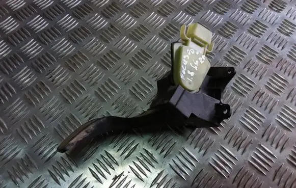 Ford Focus Accelerator throttle pedal 2M519F836AE