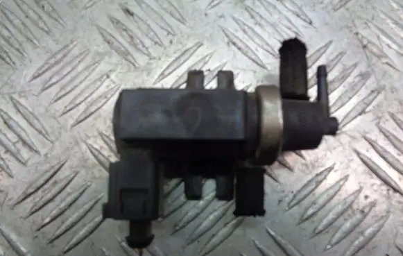 Skoda Octavia Mk1 (1U) Vacuum valve 72290320