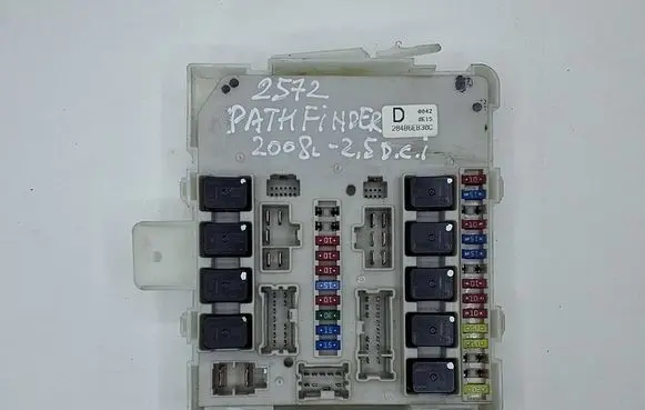 Nissan Pathfinder R51 Fuse module 0042 8E15 284B6EB30C
