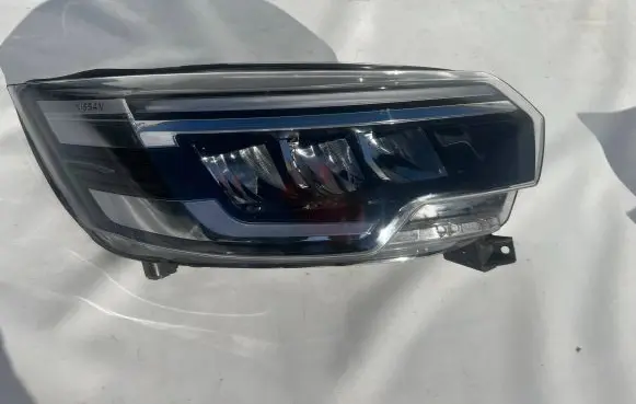 Nissan Primastar Headlight/headlamp 260105974R 00003990 1EX01472202
