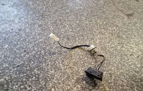 Mazda CX-5 Tailgate opening switch 