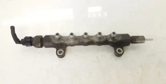 Toyota Avensis T250 Fuel main line pipe DENSO6121 03H16