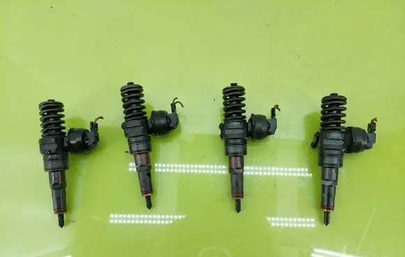 Volkswagen PASSAT B5.5 Fuel injectors set 0381300730A