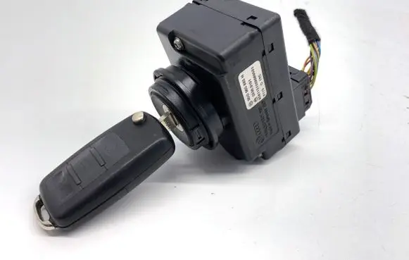 Volkswagen Touareg I Ignition lock 3D0905865H