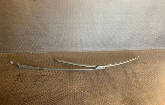 Peugeot 5008 Front wiper blade arm 9683098980