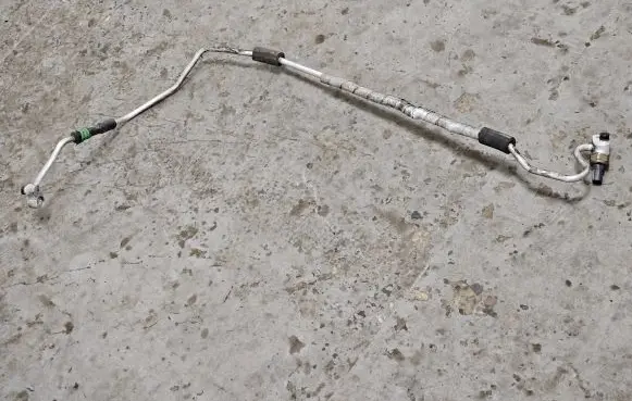 BMW 7 E38 Air conditioning (A/C) pipe/hose 8378476