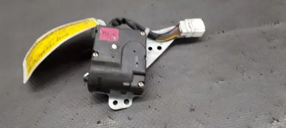 Hyundai Santa Fe A/C air flow flap actuator/motor F00S4C2041