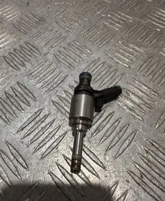 Audi A5 8T 8F Fuel injector 0261500057