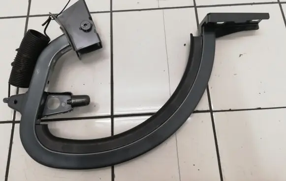 Audi A3 S3 8V Tailgate/trunk/boot hinge 8V5827302