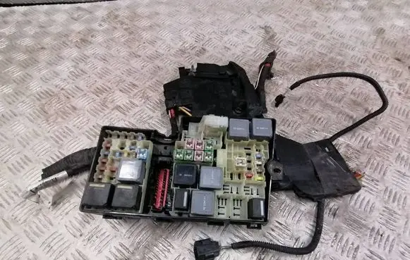 Ford Focus Fuse box set AV6T14A142AB 21184 E00027328