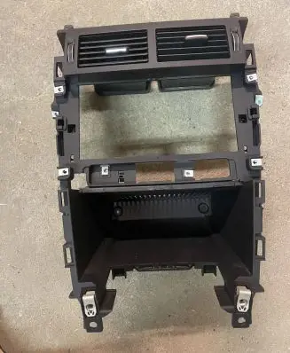 Land Rover Discovery Sport Dash center air vent grill