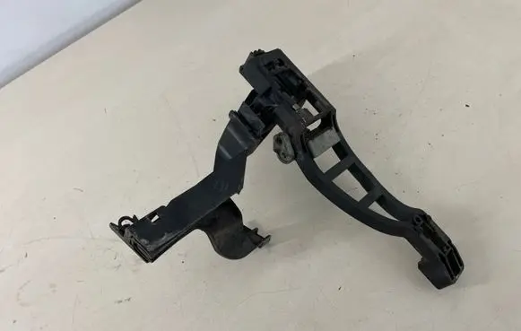 Rear door exterior handle/bracket