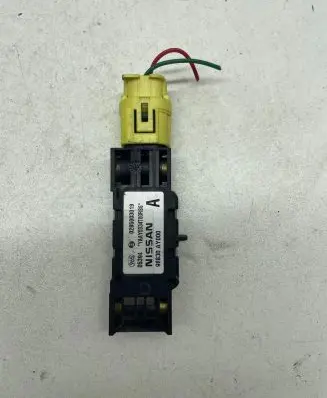 Nissan Primera Airbag deployment crash/impact sensor 98830AY000 0285003019 YAAYF034T00886