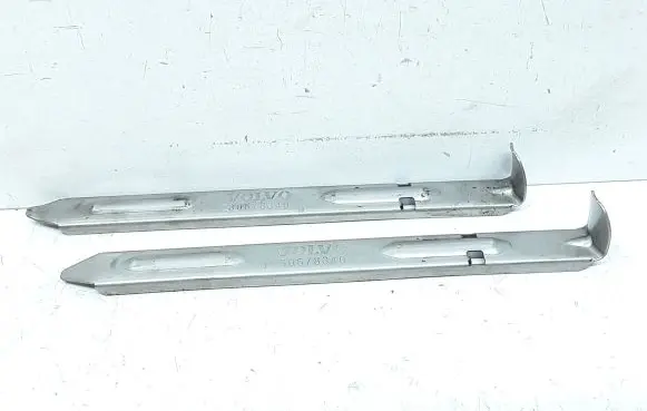 Volvo XC70 Headlight/headlamp mounting bracket 30678340