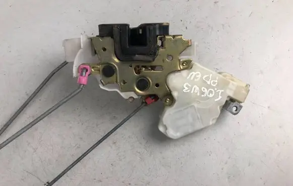 Subaru Impreza II Front door lock