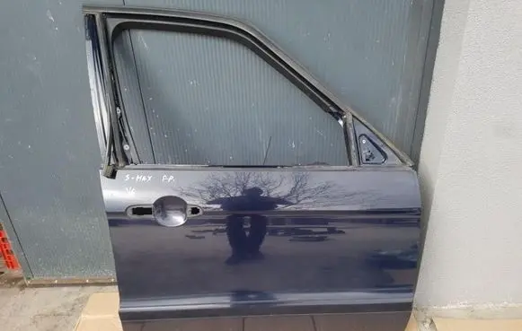 Ford S-MAX Front door