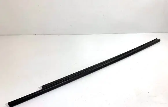 Toyota Yaris Front door glass trim molding 