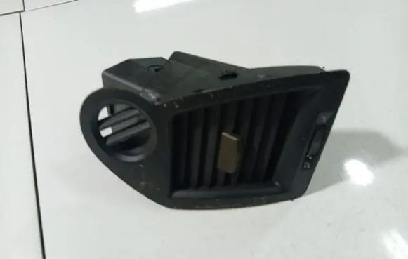 Renault Megane II Dash center air vent grill A1007009