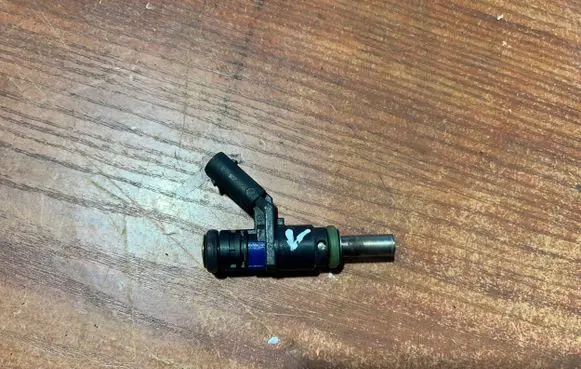 Mercedes-Benz B W245 Fuel injector A0000788749