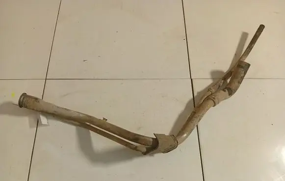 Volvo S40 Fuel tank filler neck pipe 