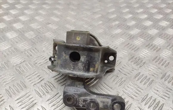Engine mount bracket