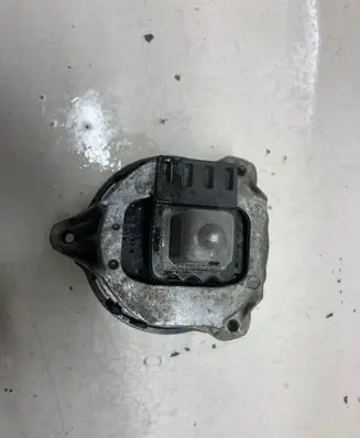 BMW 5 G30 G31 Engine mount bracket 6860471 160316165417