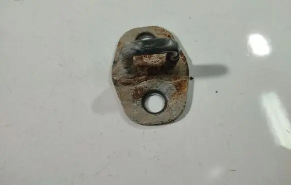 Chevrolet Captiva Rear door lock loop/hook striker 