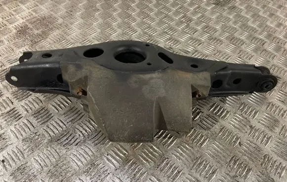Toyota RAV 4 (XA40) Rear control arm