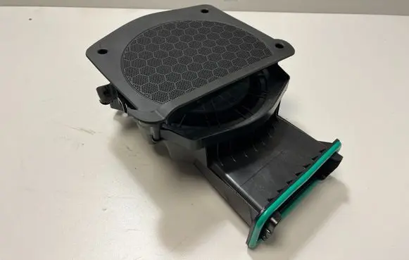 BMW X4 G02 Subwoofer speaker 6811918 6826949
