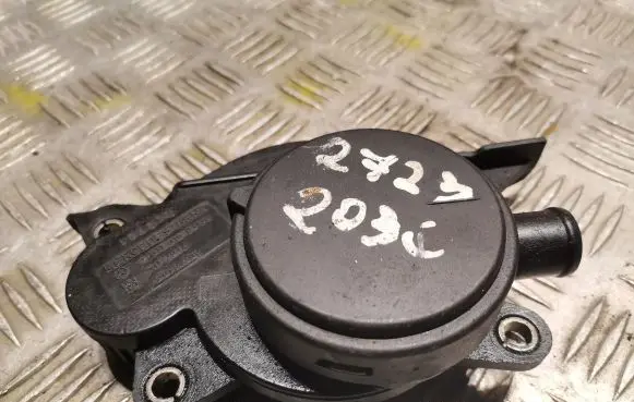 Mercedes-Benz C W203 Oil breather separator 6110160334