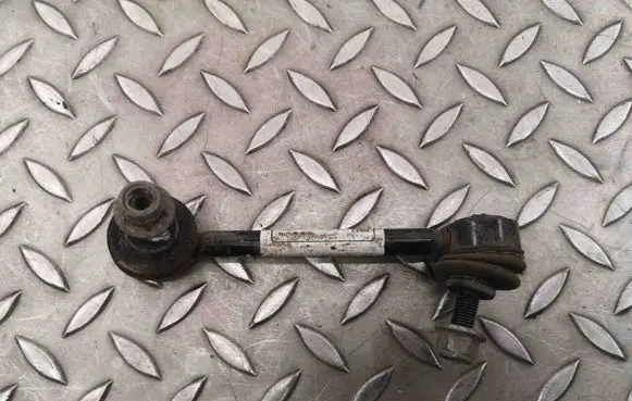 Tesla Model 3 Rear anti-roll bar/stabilizer link 104449600E